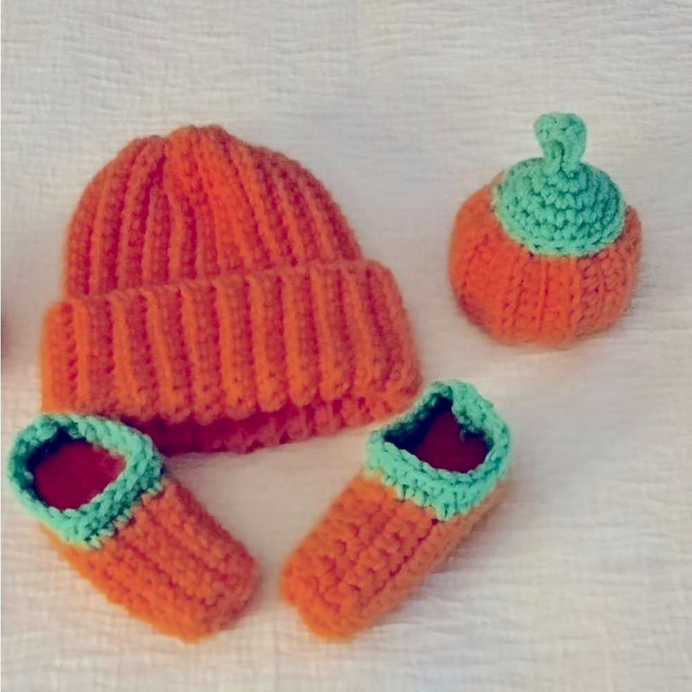 Crochet Baby Booties + Hat Set (Pumpkin)